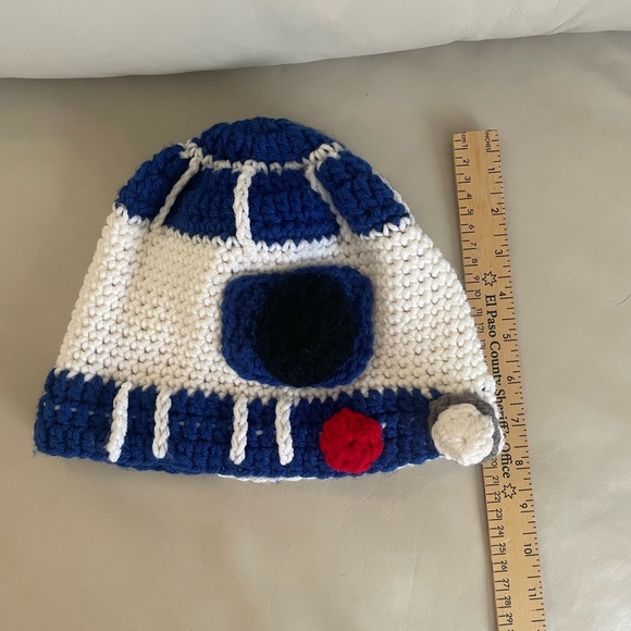 Handmade R2D2 beanie - Picture 2 of 5